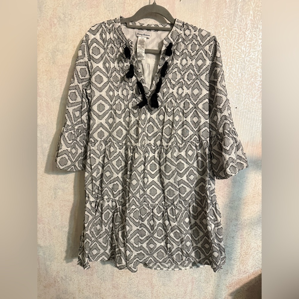 Tommy Bahama" blk/white bell sleeve tiered shift dress. Size L Reg. $138, XXS